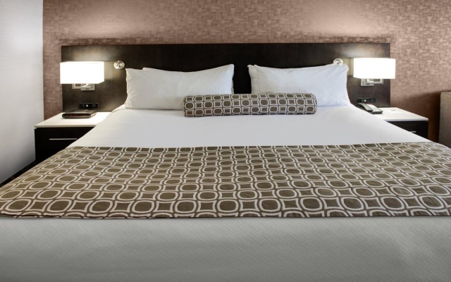 Crowne Plaza Kitchener-Waterloo by IHG