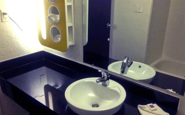 Motel 6 Houston North - Spring