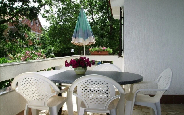 Dragica - With Kids Playground - A3 Lara