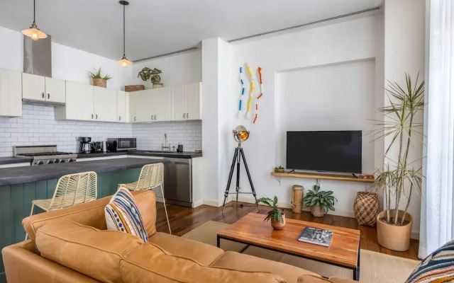 w Beautiful 1BR With Balcony in Casco Viejo