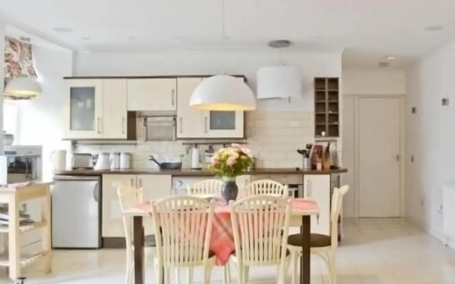 Crieff Armoury Luxury Self Catering Apartment