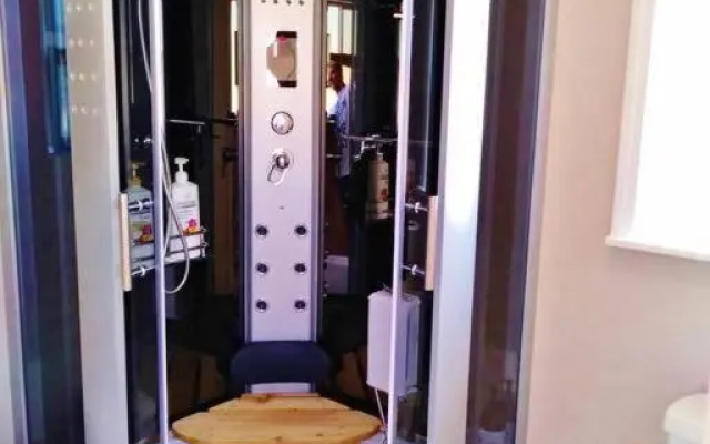 Sauna & Steam Larch Avenue Getaway