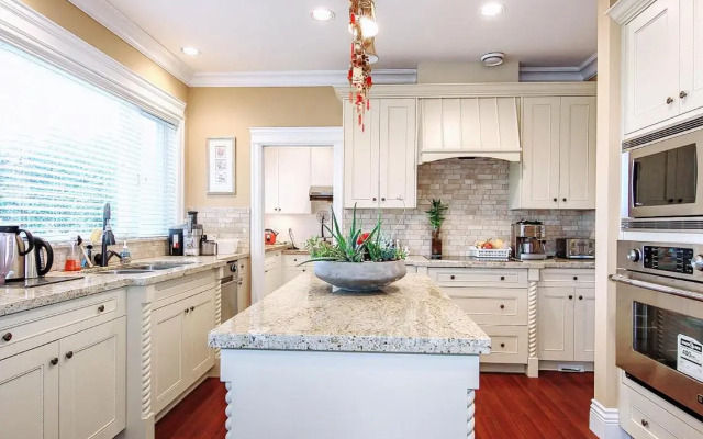 Vancouver Luxury Homestay