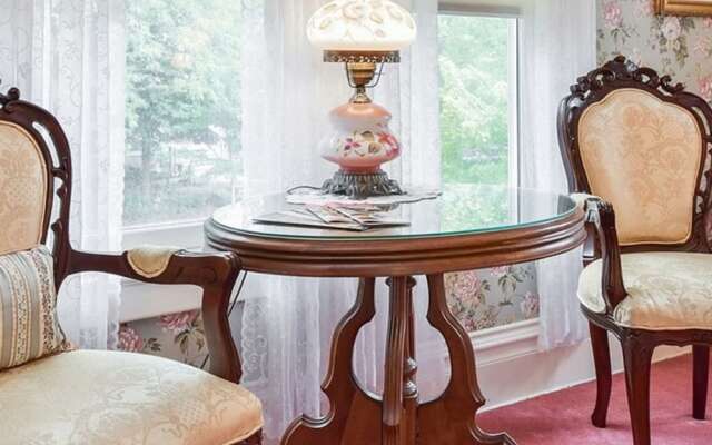 Harrison House Bed & Breakfast