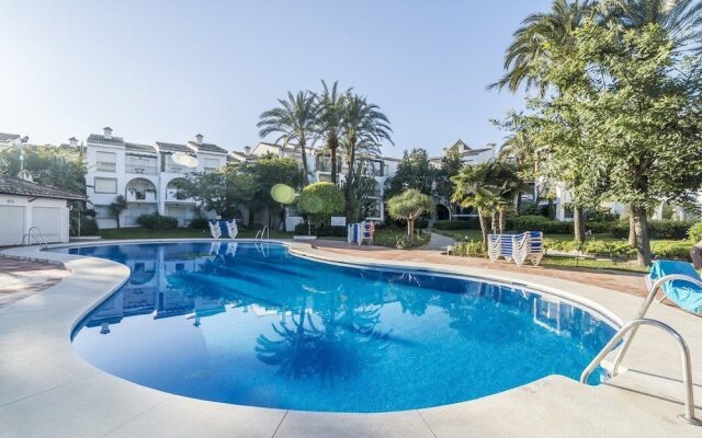 HB First beach line apartment in Hacienda beach Roomservice