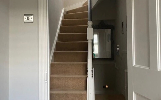 Family 4-bed House & Secluded Garden - Wimbledon