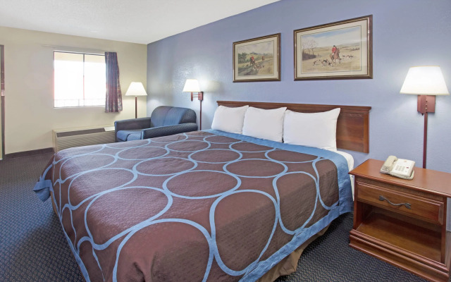 Super 8 by Wyndham Suwanee