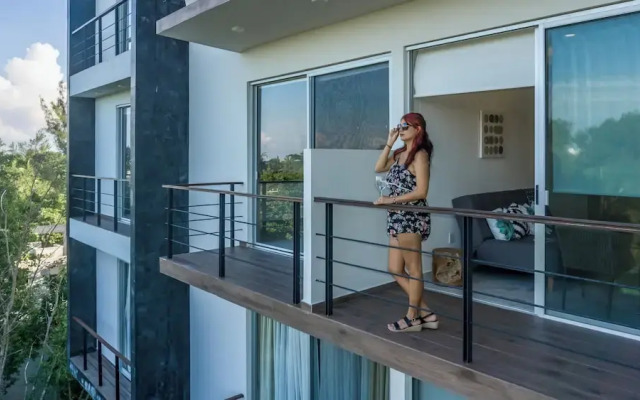 Luxury Studio Rooftop Pool and Jacuzzi