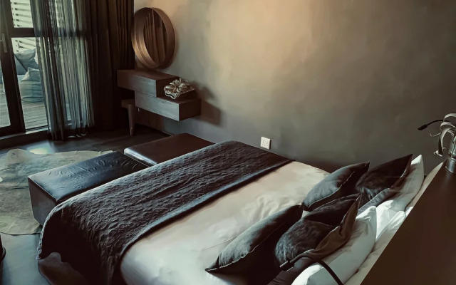 Hillhouse 302 - Near Two Oceans Aquarium