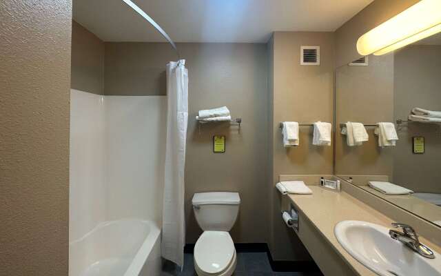 Super 8 by Wyndham Columbia East