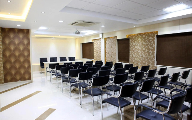 OYO Premium Avinashi Road Hope College