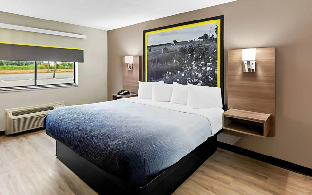 Super 8 by Wyndham Marston