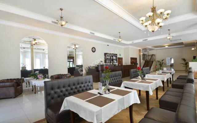 Dworek Vesaria Hotel