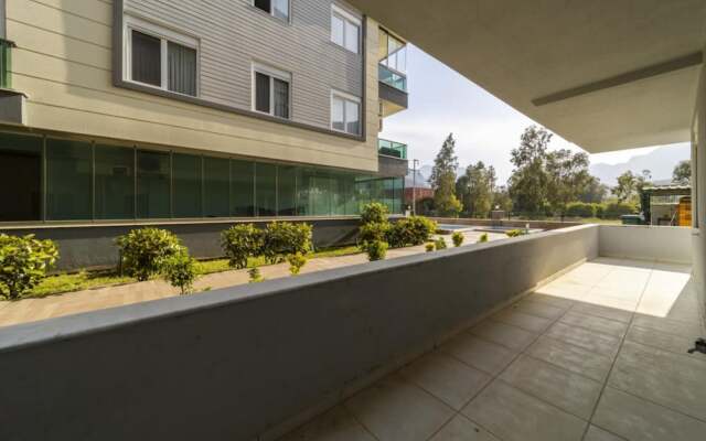 Flat With Shared Pool and Balcony in Konyaaltii