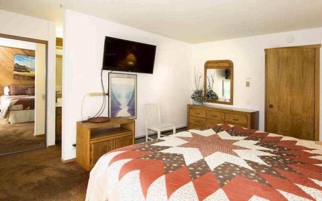 Snowcreek #059 - Near Shuttle & Activities