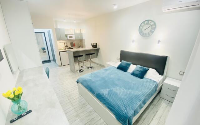 Вокруг света на улице Революции 1905 года