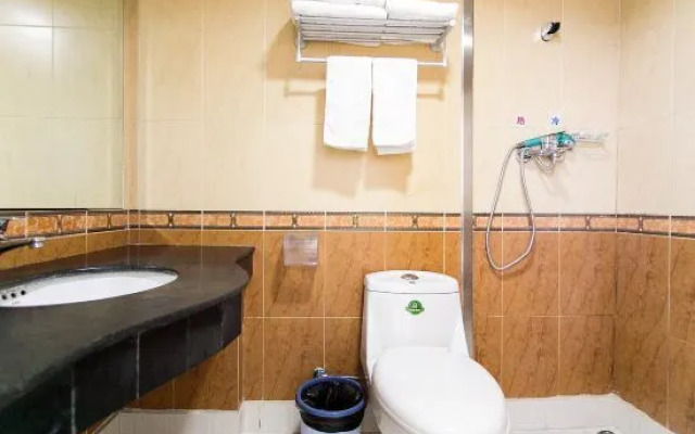 Kunshan Rongding Hotel (Yushan Square Subway Station Branch)