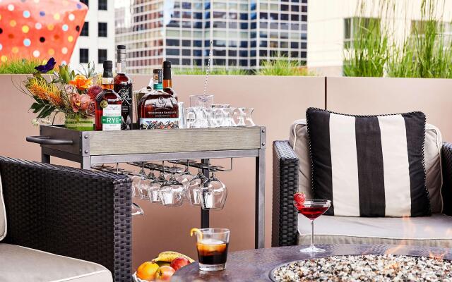 The Art Hotel Denver, Curio Collection by Hilton