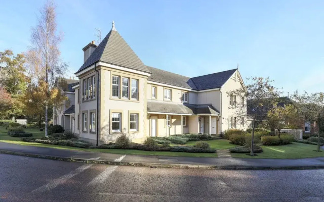 Modern Flat with Free Parking