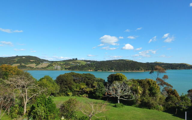 Le Chalet Waiheke Apartments