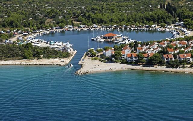 Comfortable Apartment With Airconditioning, Near Sibenik