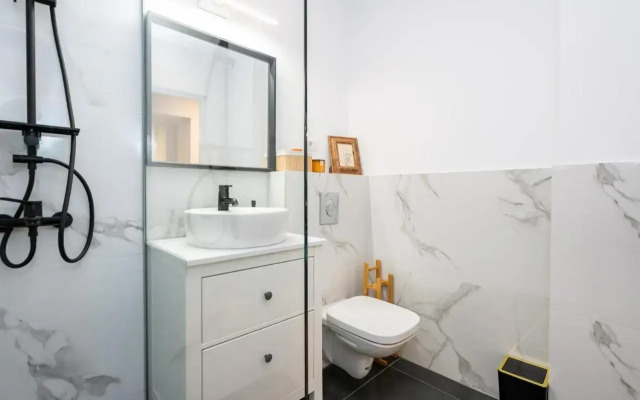 Bright 2BR Flat - Top Location - Green Views
