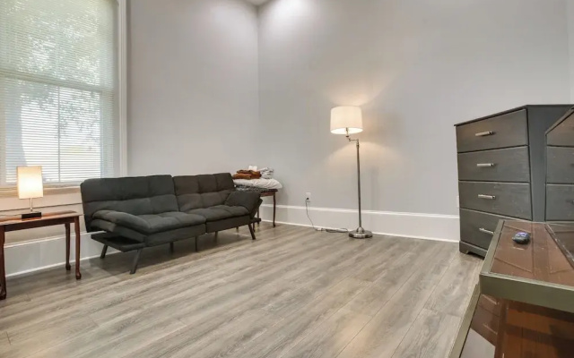 2 Mi to French Quarter: Walkable Nola Home
