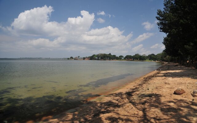 Victoria Lake View Guest House & Safaris