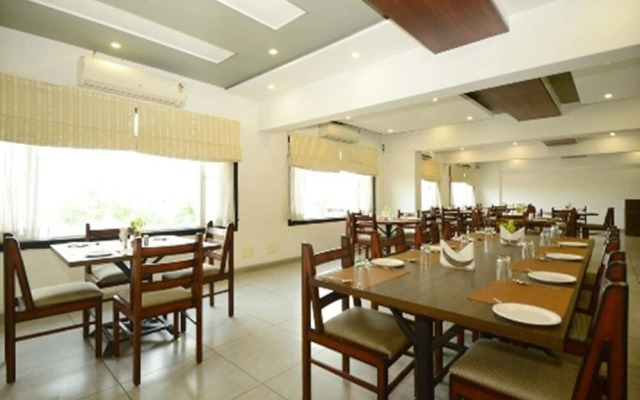 Crimson Park Shripriya Hotel