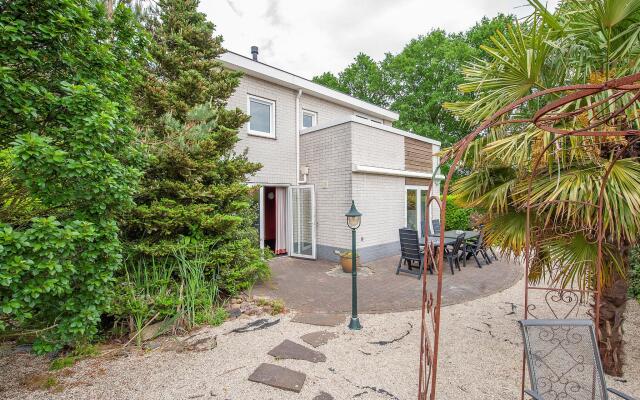 Comfortable Villa With sun Shower