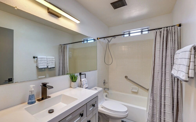 Sun Lakes Home: Fire Pit, Patio, Grill!