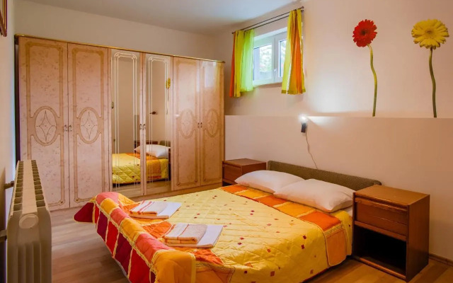Apartments and rooms with parking space Kraljevica - 17589