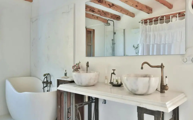 Cozy Holiday Home With Outdoor Cinema