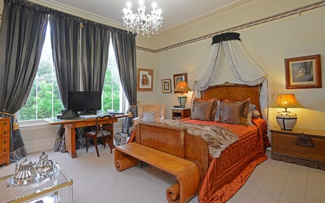 Cotter House Luxury Retreat