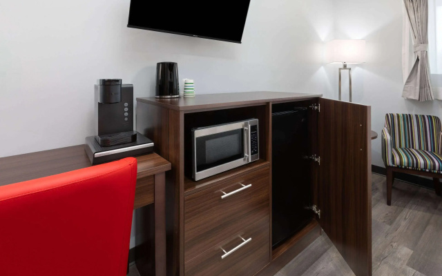Travelodge by Wyndham Cochrane Ontario