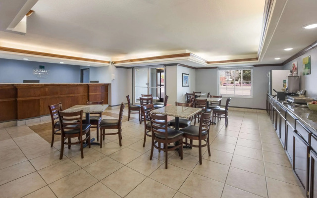Quality Inn & Suites Clayton, NM