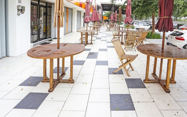 OYO 92317 Apartment Riverview By Alima View