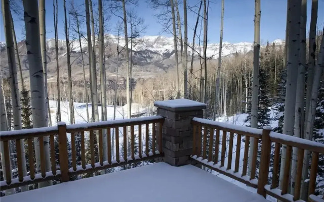 Snowdrift Cabin