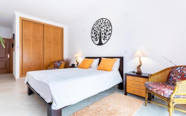 Great 2 bedroom apartment with communal pool