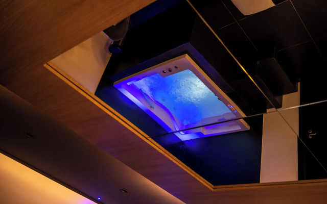 Maximum Hub Suite&Spa