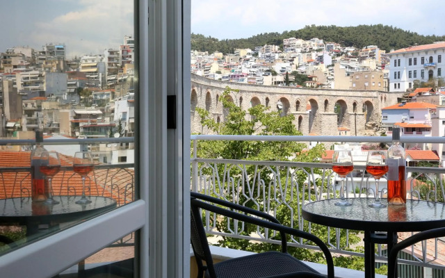 Under the Aqueduct boutique house