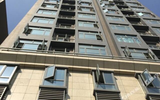 Hankou Holiday Apartment Hotel