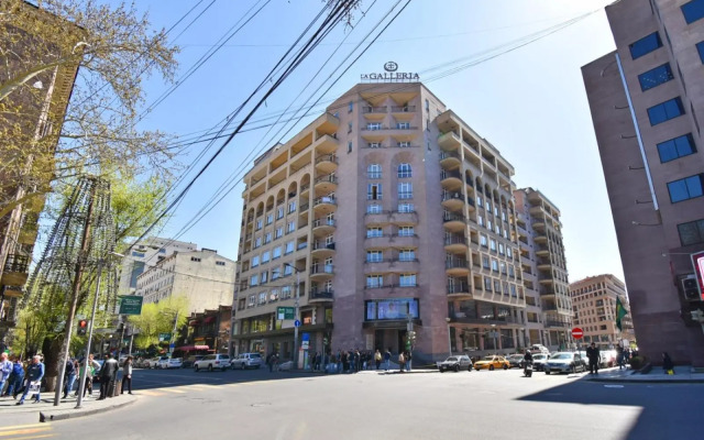 Northern Avenue 2 bedroom Luxury apartment HH777