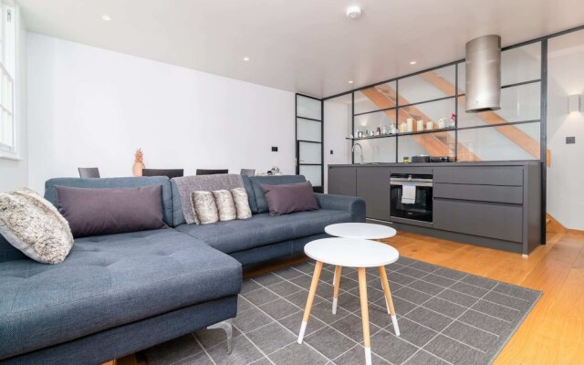 Spacious 2BR in West Kensington by GuestReady