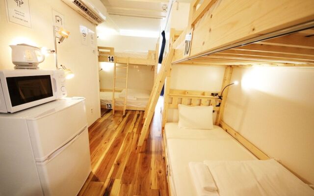 coins hostel tenjin