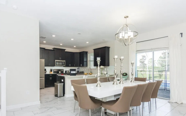 Fancy Family Home at Championsgate Chg101