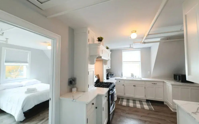 Water Access 5-bed 2-bath Retreat