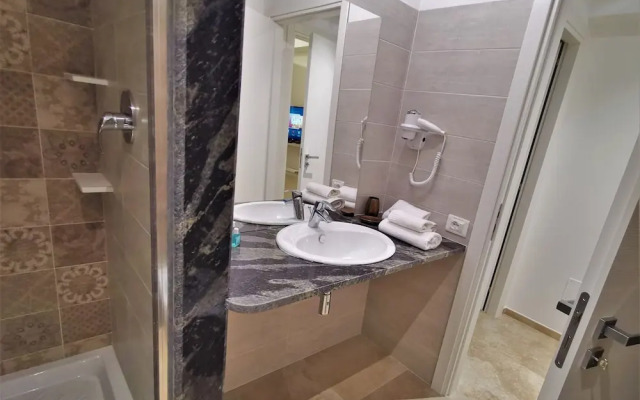 Golden Hotel & Apartments