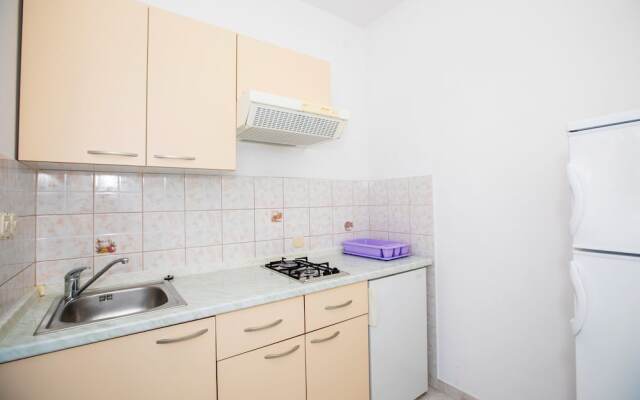 Captivating 2-bed Apartment in Podstrana