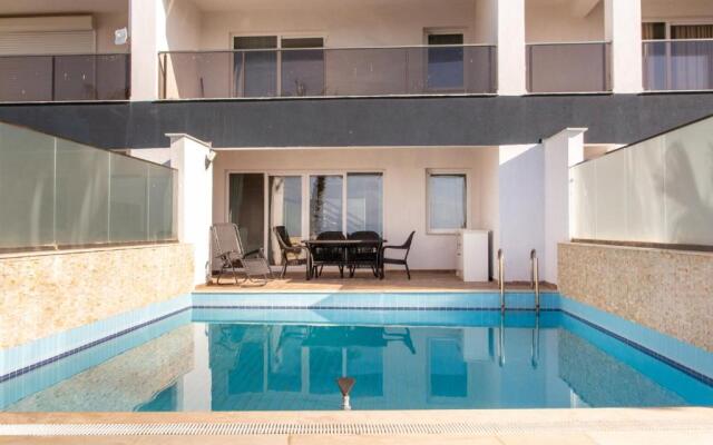 Spacious Flat with Pool in Kusadasi